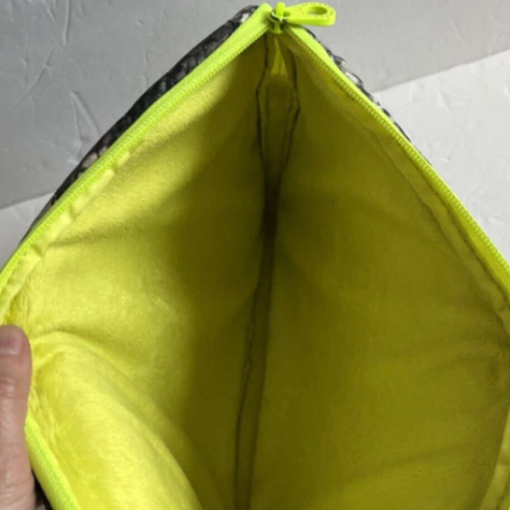 NEW Marc by Marc Jacobs Laptop Case Neon Fleece Lining Snake Skin WORKWEAR - Picture 9 of 11